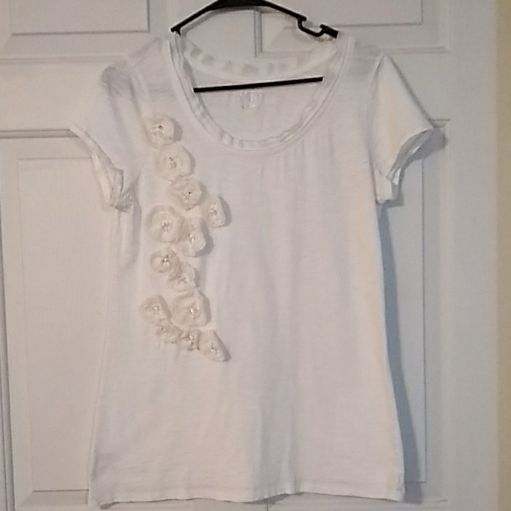 Ann Taylor LOFT white t-shirt w flowers